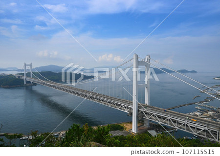 從岡山縣倉敷市鷲山山看到的下津井瀨戶大橋 從岡山縣倉敷市鷲山山看到的下津井瀨戶大橋 107115515