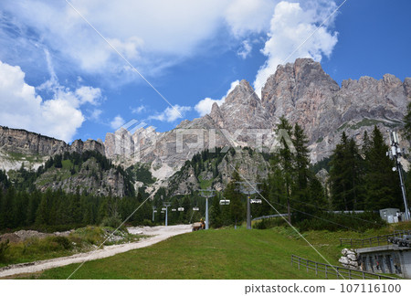 Chair lift to Cristallo 107116100