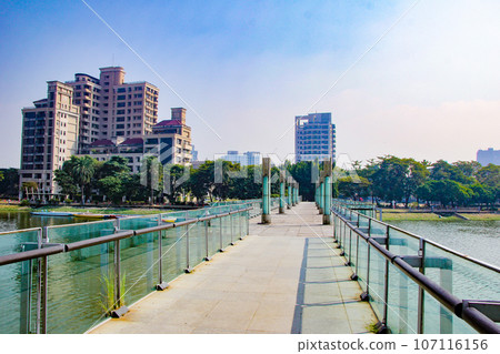 Confucius Temple Scenic Bridge at Lotus Pond in Kaohsiung, Taiwan Confucius Temple Scenic Bridge at Lotus Pond in Kaohsiung, Taiwan 107116156
