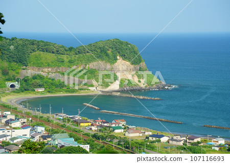 (北海道)從富浦停車場展望台看到的富浦地區和蘭霍克岬 (北海道)從富浦停車場展望台看到的富浦地區和蘭霍克岬 107116693