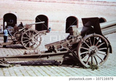 西班牙巴塞隆納戰爭的痕跡 107116979