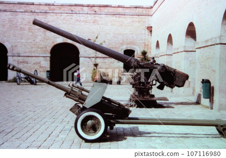 Traces of the Barcelona War in Spain 107116980