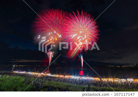 Chikugo River Fireworks Festival “Joint Starmine” Chikugo River Fireworks Festival “Joint Starmine” 107117147
