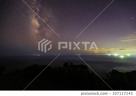 [長崎縣五島列島]福江島大崎燈塔觀景台的星空與釣魚燈 107117243
