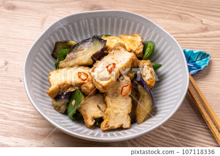 蠔油豆腐茄子青椒炒 蠔油豆腐茄子青椒炒 107118336