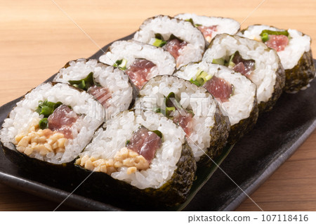 [Bigeye tuna] Tekka natto roll 107118416