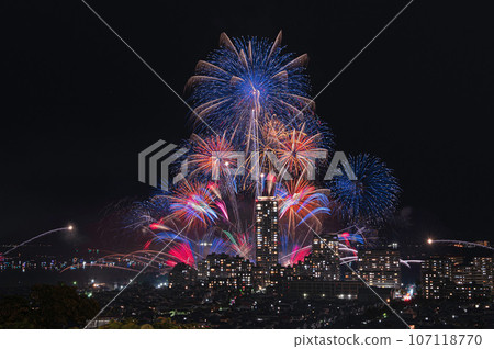 Hakata Bay Art Fireworks seen from a hill Hakata Bay Art Fireworks seen from a hill 107118770