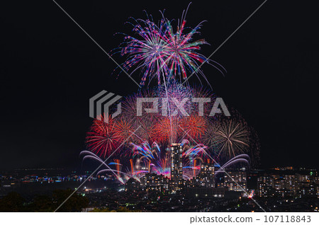從山上看到的博多灣藝術煙火 從山上看到的博多灣藝術煙火 107118843