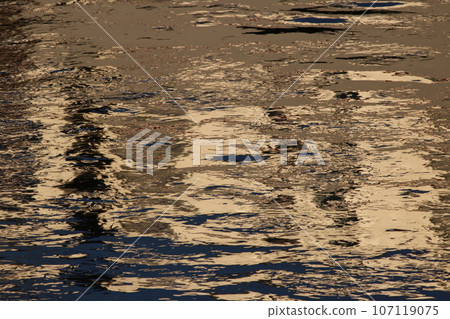 水面上的天空 107119075