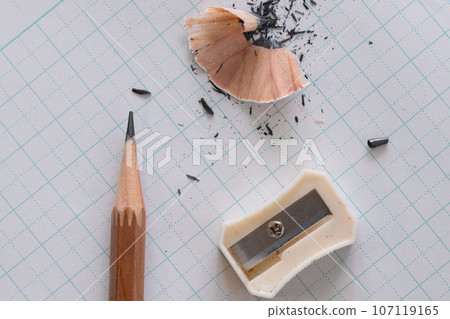 Pencil and pencil sharpener 107119165