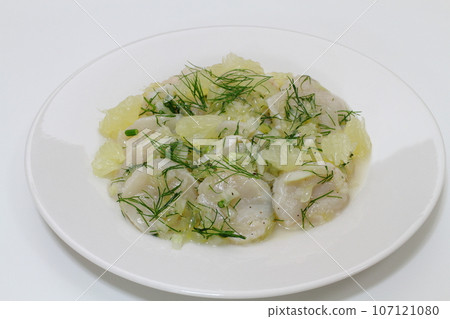 Citrus marinated scallops 107121080