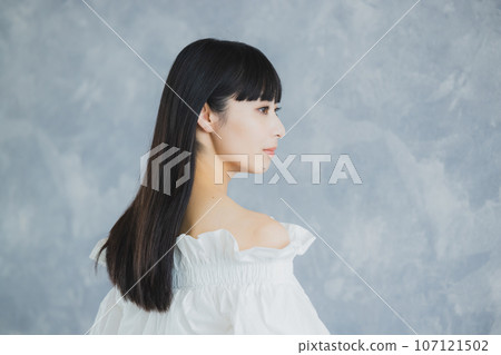 long hair woman 107121502