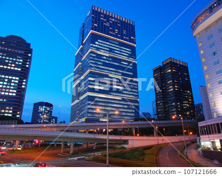 [Tokyo / July 2023] Cityscape Evening view of Akasaka-mitsuke intersection 107121666