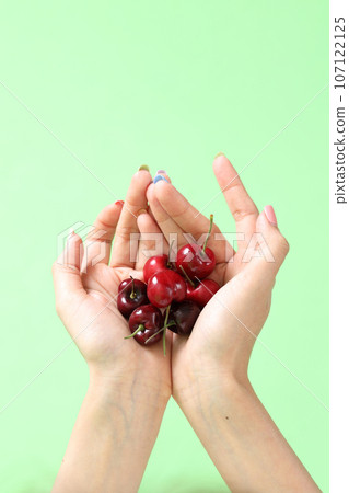 Hand with Fruit 107122125
