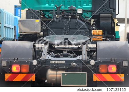 Tractor head image Tractor head image 107123135