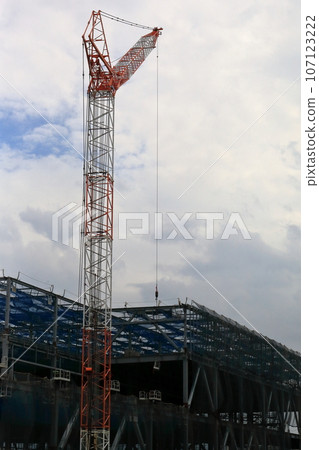 Crawler crane image Crawler crane image 107123222