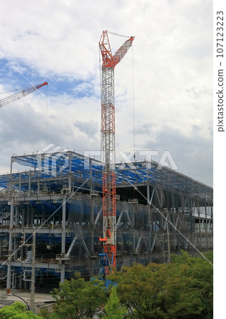 Crawler crane image Crawler crane image 107123223