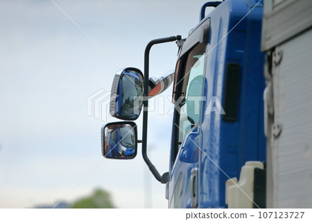 卡車側鏡圖像 107123727