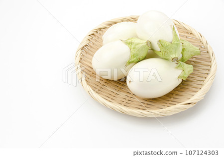 White eggplant White eggplant 107124303