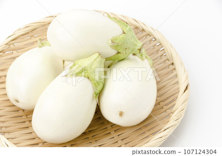 White eggplant White eggplant 107124304