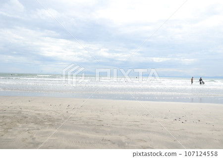 漂浮在大海中 漂浮在大海中 107124558