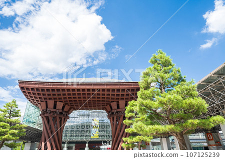 [石川縣] 金澤站東口的津門 107125239