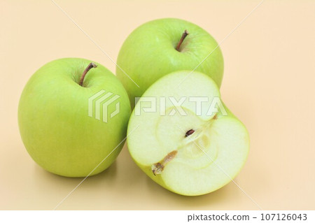 apple granny smith 107126043