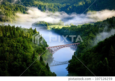 Tadami Line - Daiichi Tadami River Bridge in summer when the morning mist clears (Mishima Town, Fukushima Prefecture, early morning in mid-August) 107126259