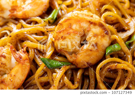 A close-up of yakisoba (fried noodles with shrimp sauce). 107127349
