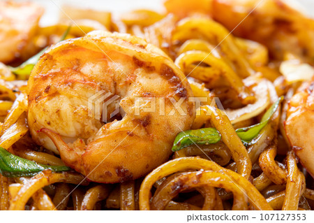 A close-up of yakisoba (fried noodles with shrimp sauce). 107127353