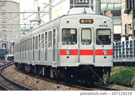 Tokyu Toyoko Line 8000 series leaving Jiyugaoka for Sakuragicho Tokyu Toyoko Line 8000 series leaving Jiyugaoka for Sakuragicho 107128219