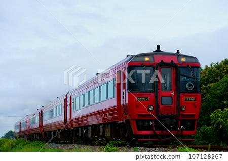 Kiha 185系列特快由布，已擴大為5輛編組列車，可供多人運輸 107128267