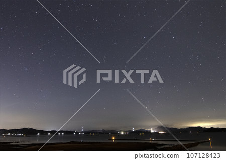Winter starry scenery in Setouchi, rising Scorpius 107128423