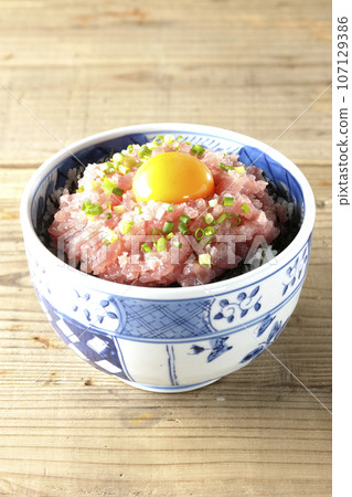 Seared tuna bowl topped with green onion and egg yolk 107129386