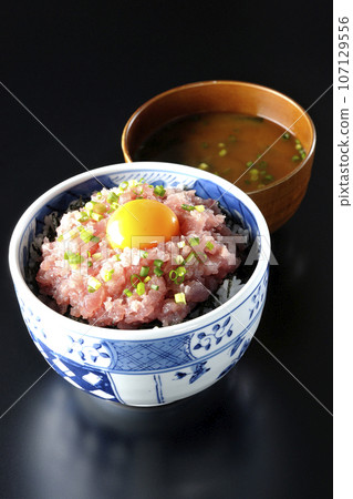Seared tuna bowl with green onion and egg yolk and miso soup 107129556