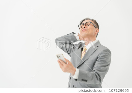 Businessman presbyopia 107129695