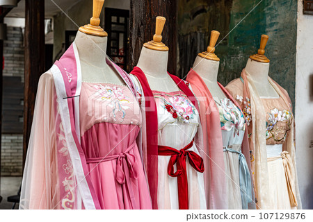 Chinese national costume Chinese national costume 107129876