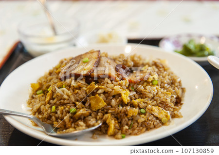 烤豬肉炒飯 107130859