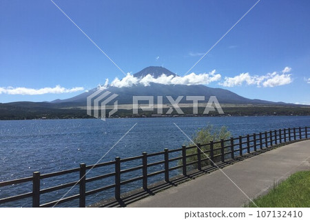 從山中湖看到的富士山 從山中湖看到的富士山 107132410