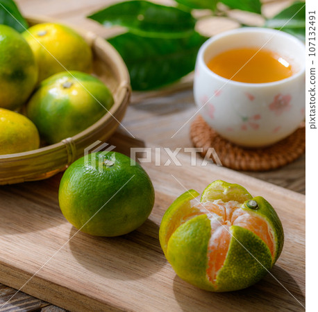 秋天的味道 非常香甜可口的早橘子 溫州橘子（開始融合藍色和黃色的橘子） 早橘子 107132491