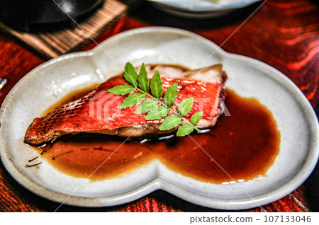 Boiled gold-eyed bream 107133046