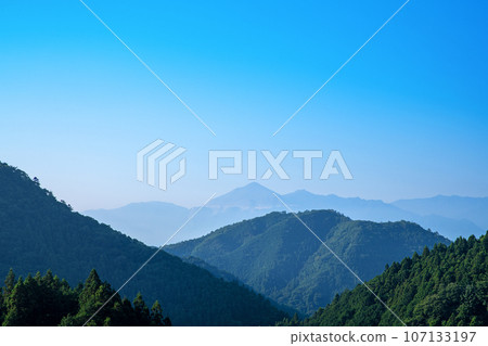 從上日之澤東屋附近眺望、武甲山、秩父山風景、皆濃町 從上日之澤東屋附近眺望、武甲山、秩父山風景、皆濃町 107133197