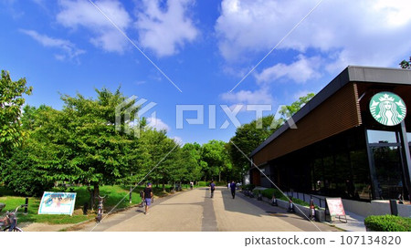 大阪城公園初夏的早晨風景 從森之宮一側到大阪城的路線 2023-08-21 107134820
