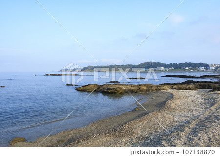 Coastal scenery (Miura City, Yokosuka City, Kanagawa Prefecture, Wada Nagahama, autumn) Coastal scenery (Miura City, Yokosuka City, Kanagawa Prefecture, Wada Nagahama, autumn) 107138870