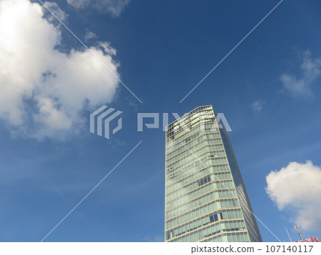 藍天和摩天大樓 107140117