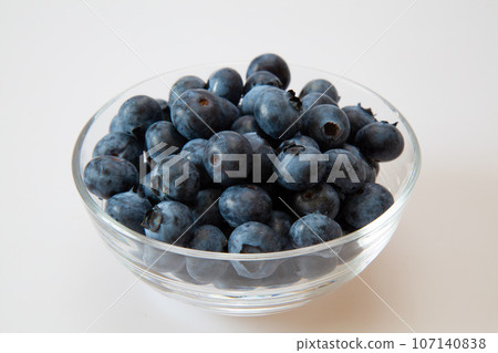 Domestic raw blueberry highbush!! A sweet and delicious fruit that can be eaten with the skin on. Domestic raw blueberry highbush!! A sweet and delicious fruit that can be eaten with the skin on. 107140838