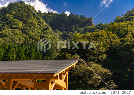 鳥取縣三朝町三德山,被延行者指定為修驗修驗聖地。 鳥取縣三朝町三德山,被延行者指定為修驗修驗聖地。 107142607