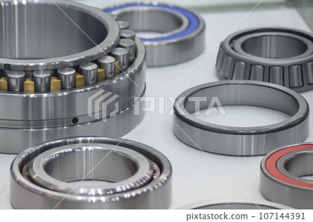 The cylindrical rolling bearing parts in light blue scene. 107144391