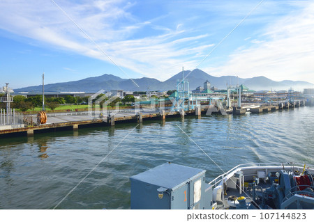 Scenery from the ferry heading from Kumamoto Port to Shimabara Port in the early morning (September 2022) Scenery from the ferry heading from Kumamoto Port to Shimabara Port in the early morning (September 2022) 107144823