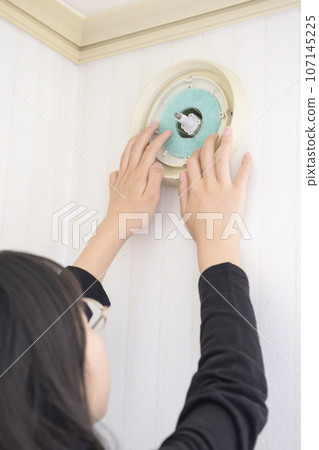 更換通風過濾器（安裝新過濾器） 107145225